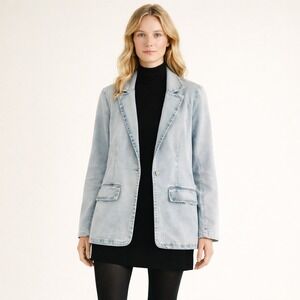 NWT Bagatelle Med Women's Button Up Trucker Denim Jean Blazer Jacket Light Wash